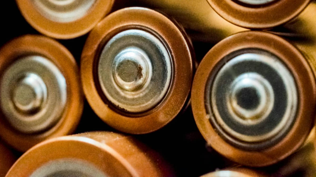 O cádmio é muito utilizado na fabricação de 