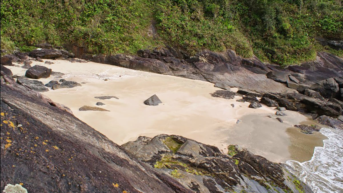 Prefeitura de Peruíbe continua de braços cruzados, quanto a uma de suas praias que também poderia pleitear o título