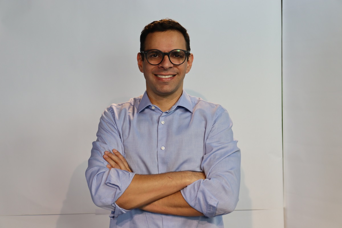 Claudio Fernando (Novo) nasceu em Guarujá e tenta a cadeira do Executivo pela primeira vez