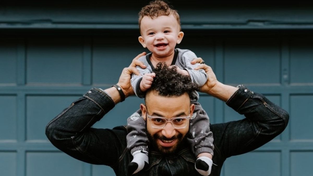 Qualquer pessoa que é pai ou representa este papel poderão participar da brincadeira de graça