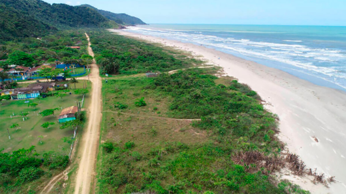 Recentemente, o município anunciou a utilização de sacos de areia para tentar frear o avanço do mar