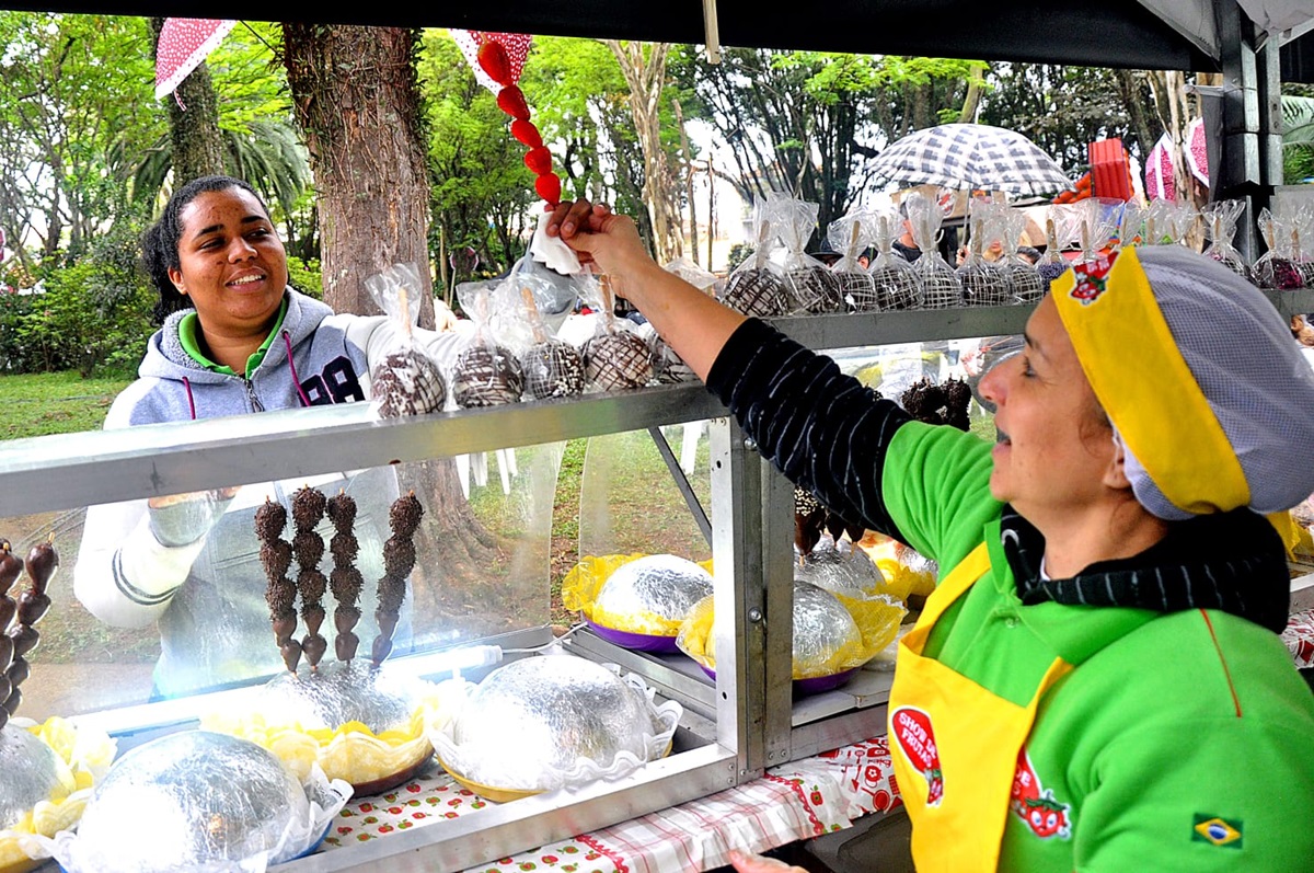 Festival que une morango, churros e chocolate acontece em Santo André, a 50 km do Litoral de SP