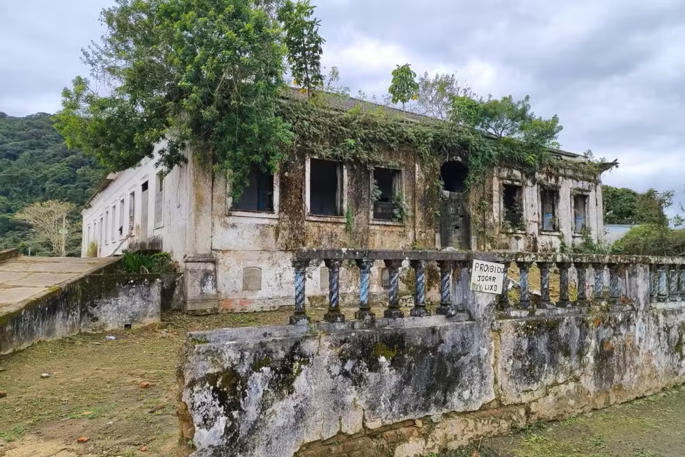 Casa abandonada onde corpo foi achado