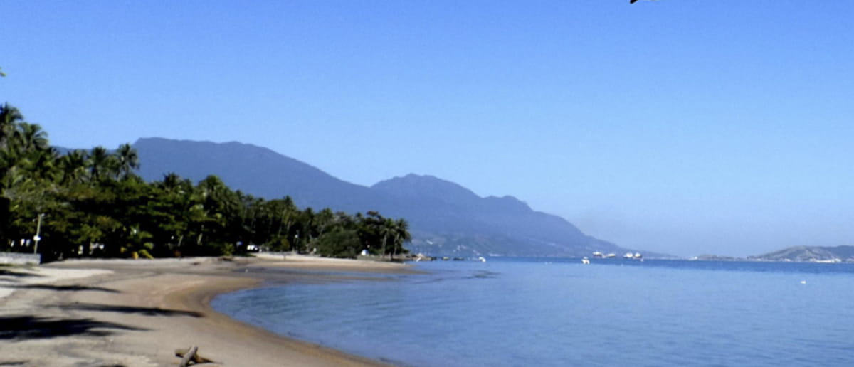 A praia de Itaquanduba, em Ilhabela está imprópria para banho