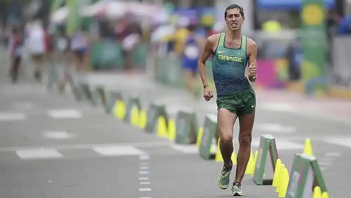 Oficialmente, o atleta que compete no esporte é chamado de marchador