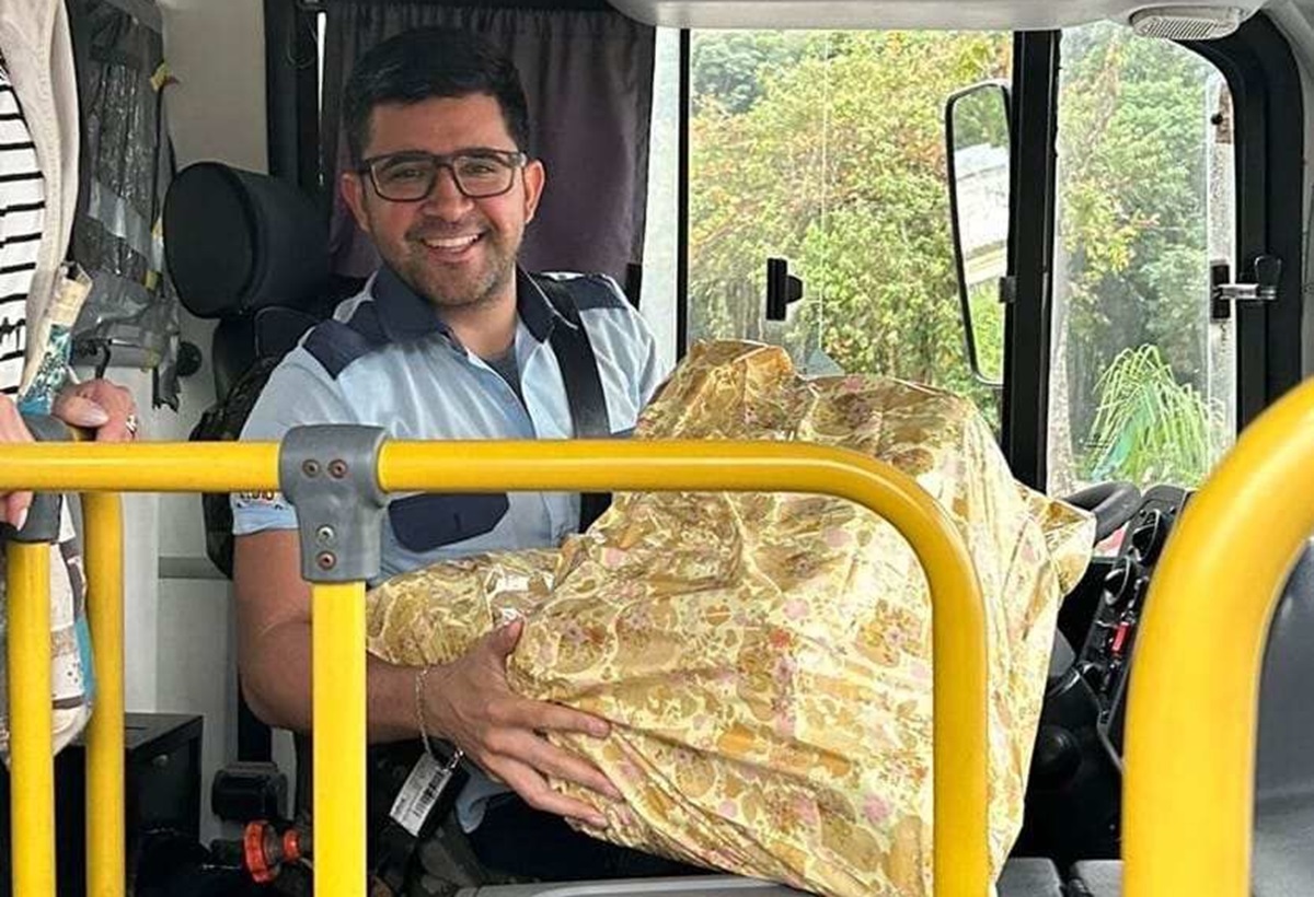 Motorista Wesley Lacerda de Sousa, de 35 anos, tem amigos na linha metropolitana 952 C04EX