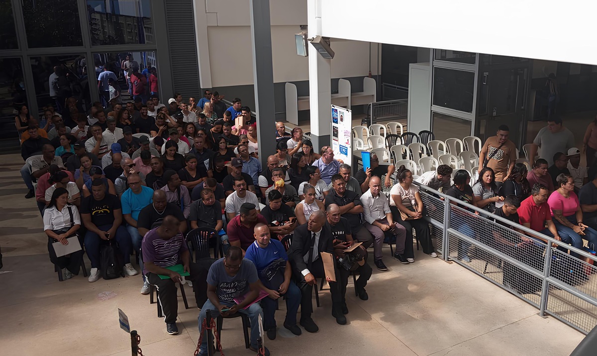 Para se candidatar a uma vaga de emprego, é necessário levar RG, CPF e Carteira de Trabalho na unidade mais próxima