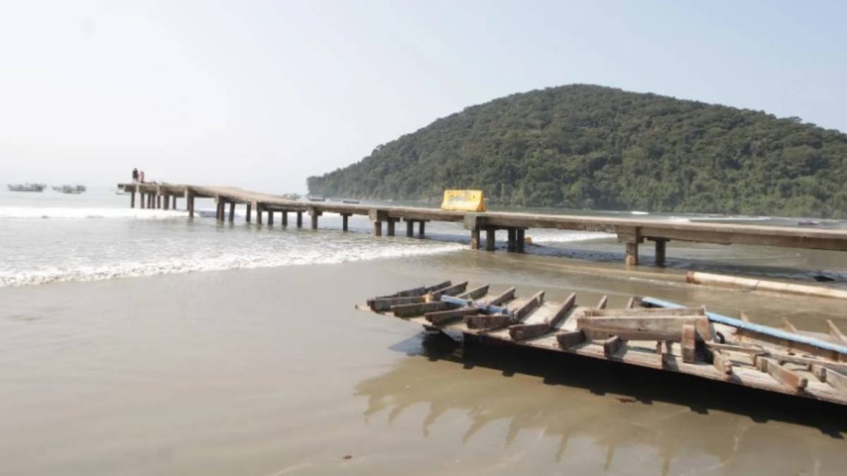 O píer inacabado custou dinheiro