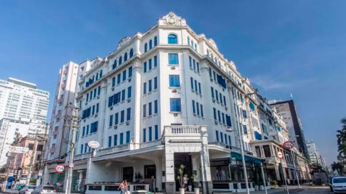 O Hotel Atlantico, no Gonzaga, foi construído em 1923
