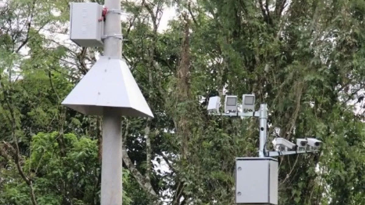 Pirâmides de proteção estão sendo instaladas para evitar furto e vandalismo em radares