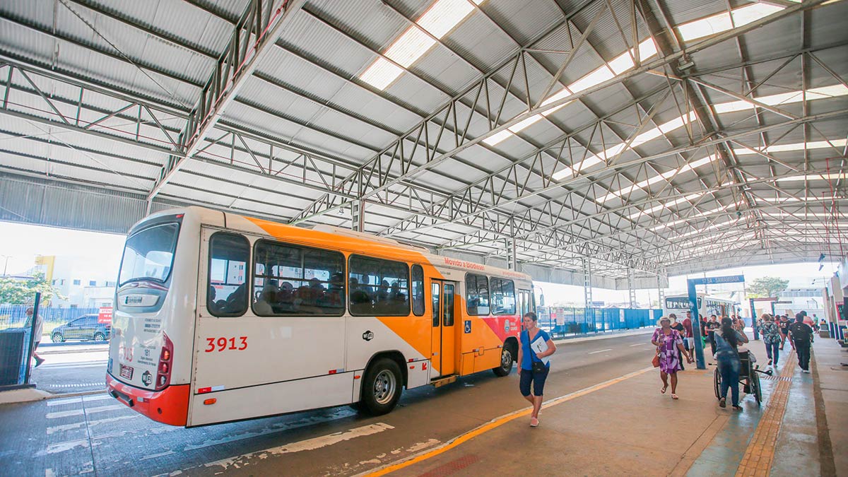 Passageiros relatam filas imensas no Terminal Urbano e Rodoviário Tatico