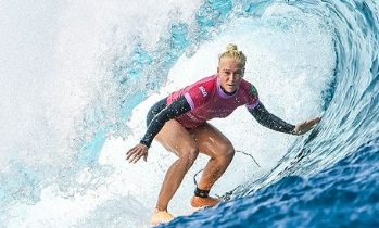 Surfista brasileira Tatiana Weston-Webb
