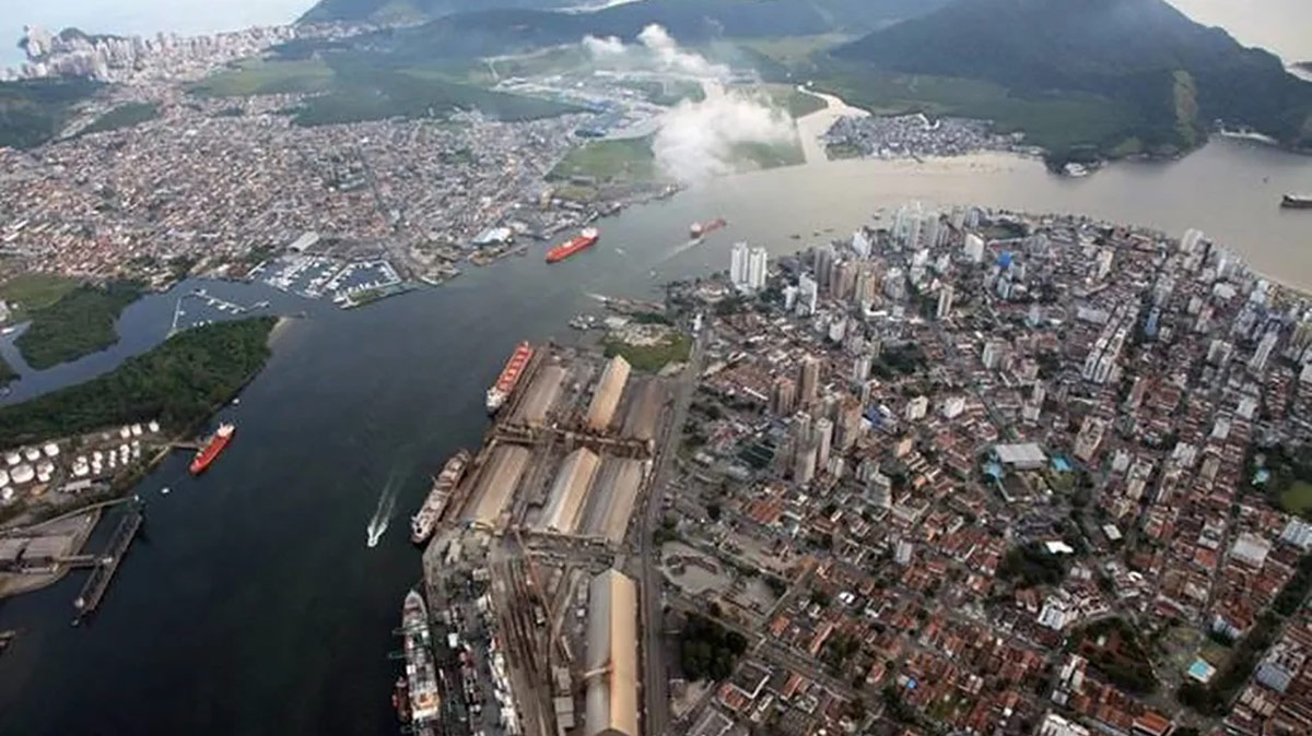 Testemunhas afirmaram que o prédio onde moram ou trabalham chegou a tremer