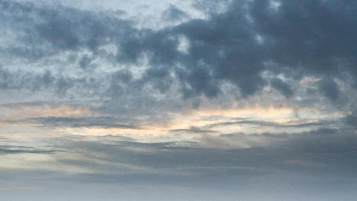 Final de semana deve ter chuva bem fraca no sábado em todo o litoral de SP