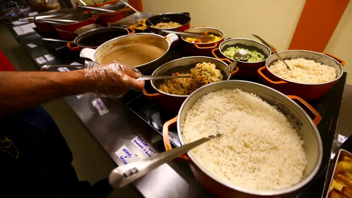 Valor médio para almoçar fora de casa em Santos é de R$ 52,52