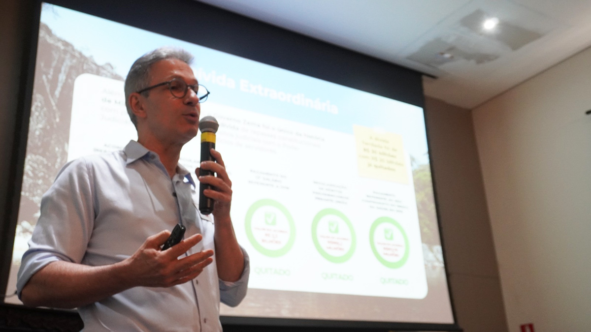 Romeu Zema viu o mar pela primeira vez aos 5 anos durante viagem a Santos