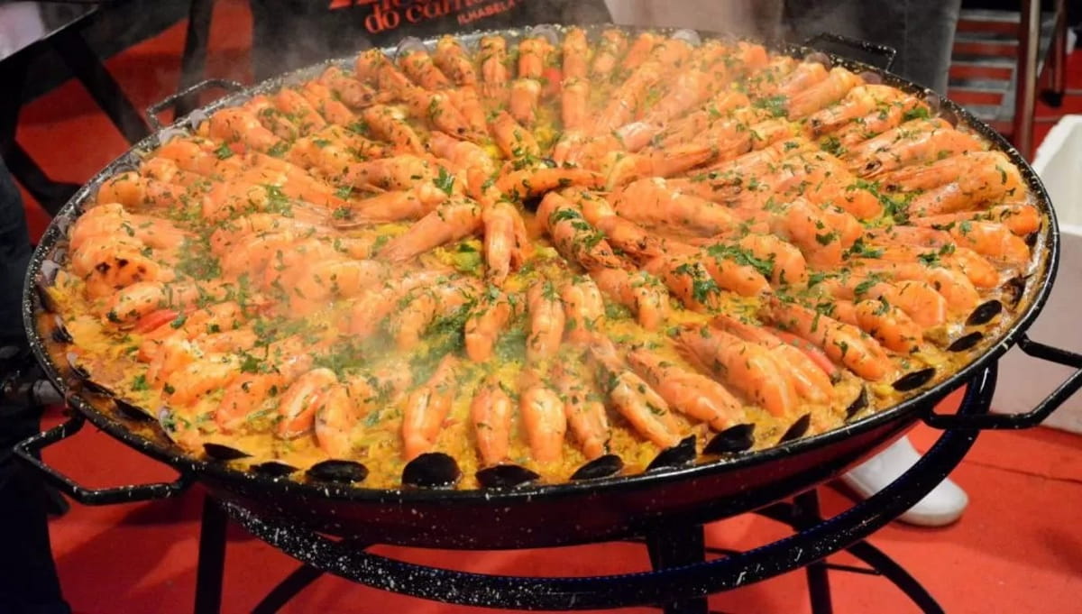 Além disso, outra novidade é uma churrasqueira que vai preparar peixe assado com farofa de camarão e arroz