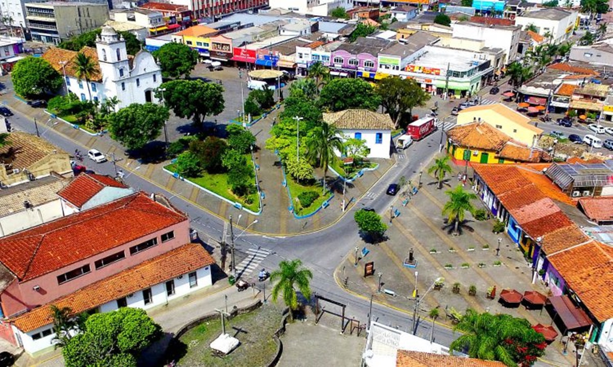 Além dos problemas como impactos fiscais, o comércio irregular também afeta diretamente a economia do município