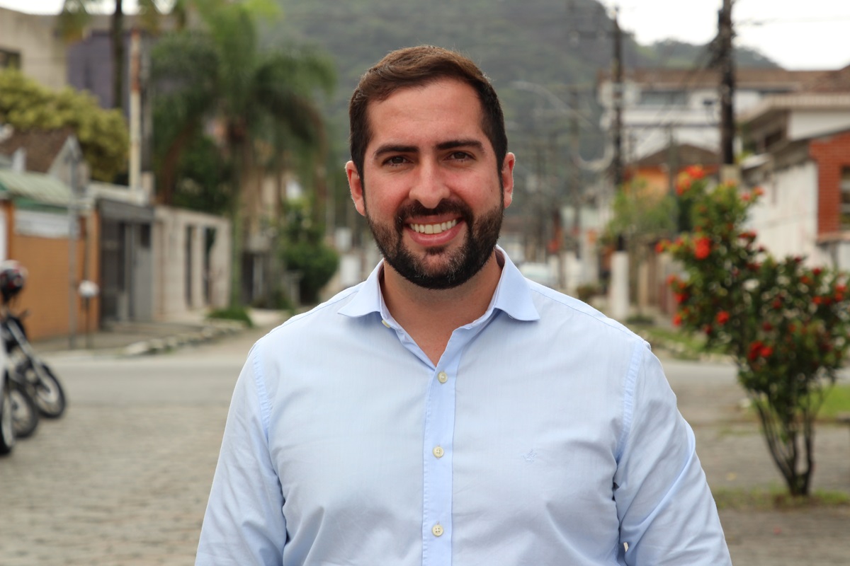 Kayo Amado (Podemos) é reeleito em São Vicente