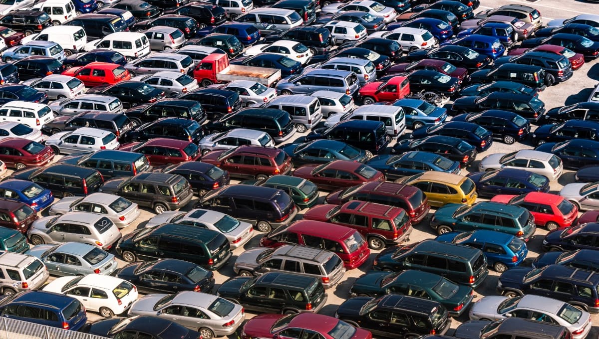 Caso os veículos não sejam retirados em 10 dias, eles entram em procedimento licitatório na modalidade leilão para alienação