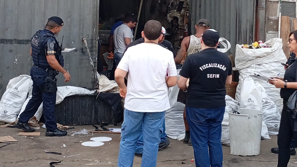 Ação foi realizada no centro do município, onde foi identificada uma adega clandestina com várias irregularidades graves