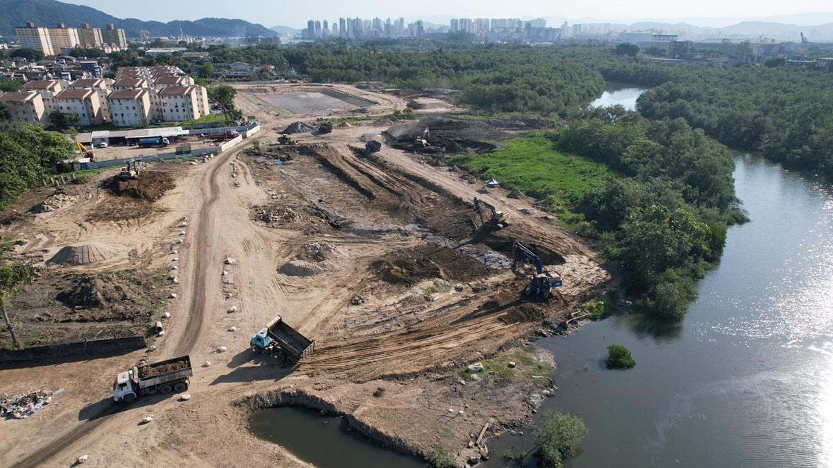 Denunciantes acreditam que o assoreamento dos canais foi intensificado com o projeto que está em fase de alteração do solo