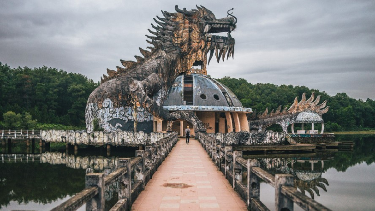 Parque aquático foi construído em 2004 e foi sucesso absoluto, mas parou as atividades em 2006 virando ponto de abandono