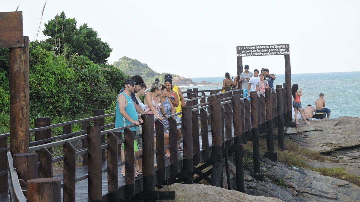 Trata-se de uma formação rochosa que, segundo a lenda, na época, foi o local escolhido pelo jesuíta para o seu repouso e meditação