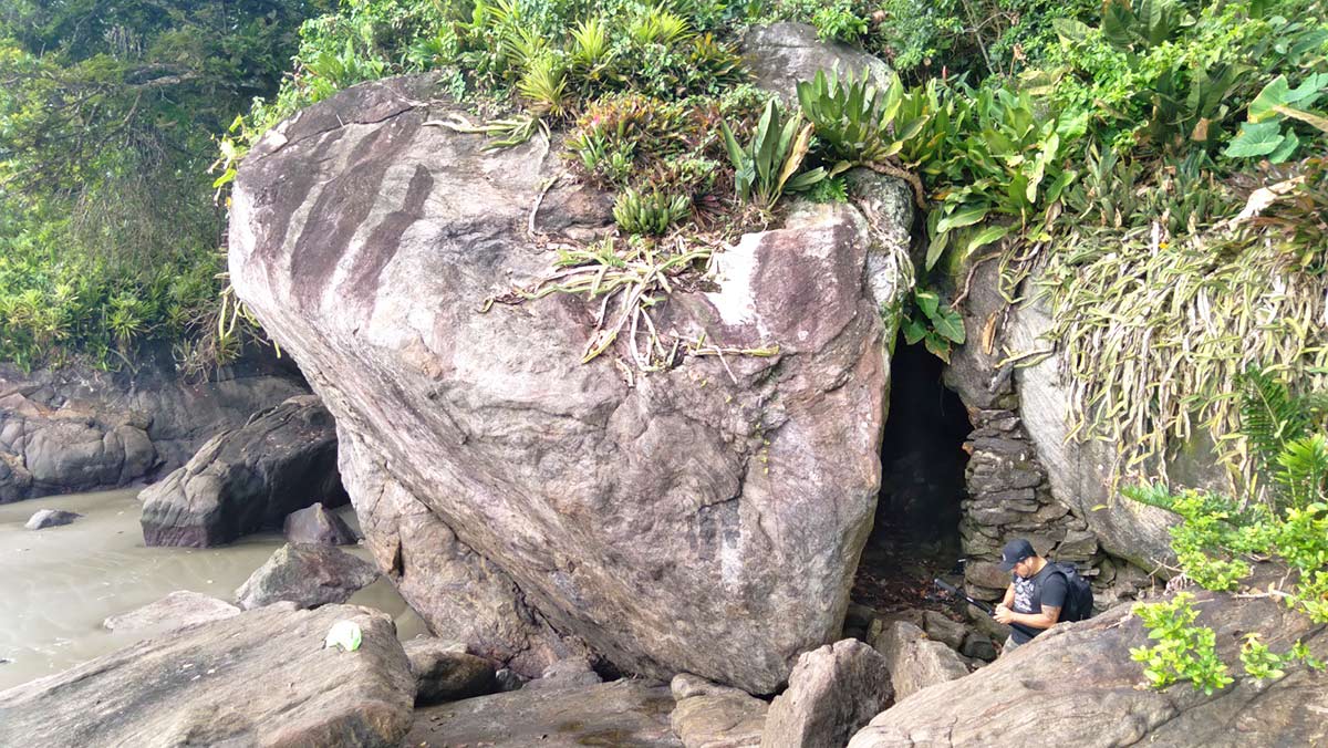 A Praia do Índio, em homenagem ao seu ilustre morador, fica em Peruíbe