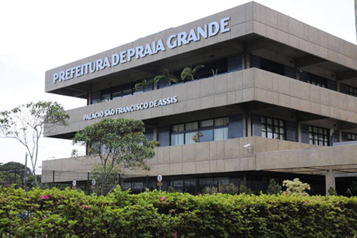 A Administração Municipal possui cerca de 13.700 servidores públicos