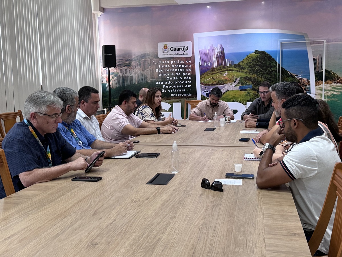 Reunião emergencial aconteceu no Paço Municipal de Guarujá nesta sexta-feira (13)