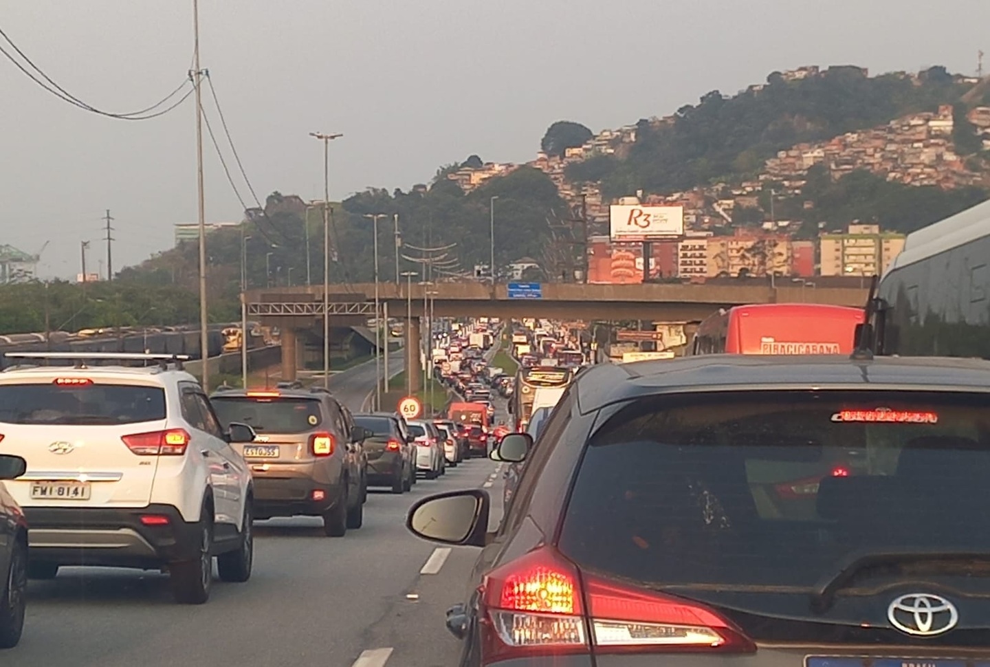 Rodovia dos Imigrantes apresenta trânsito neste domingo