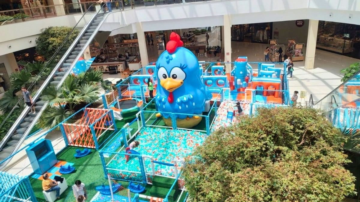 No parque lúdico terão um centro de comprar itinerante, piscina de bolinhas, área de pintura, corredor de elástico e escorregadores