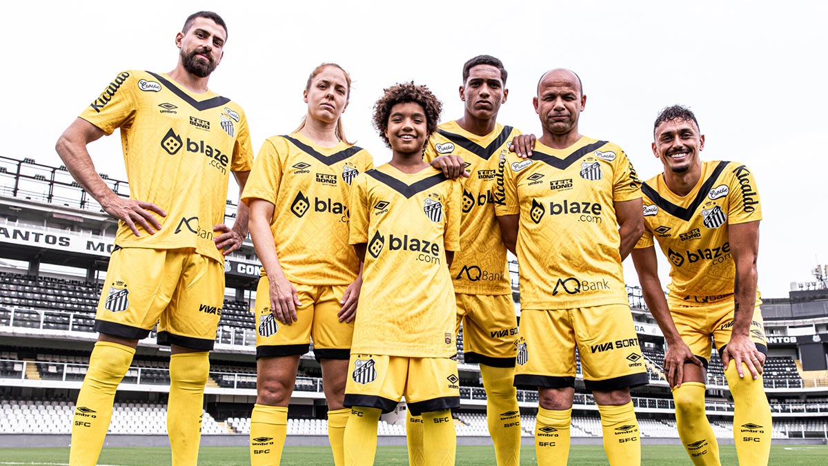 A estampa do uniforme conta ainda com o contorno de um diamante