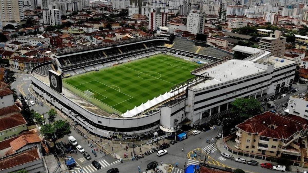 'Flanelinhas' chegam a cobrar até R$ 100 para torcedores estacionarem ao redor do Estádio Urbano Caldeira