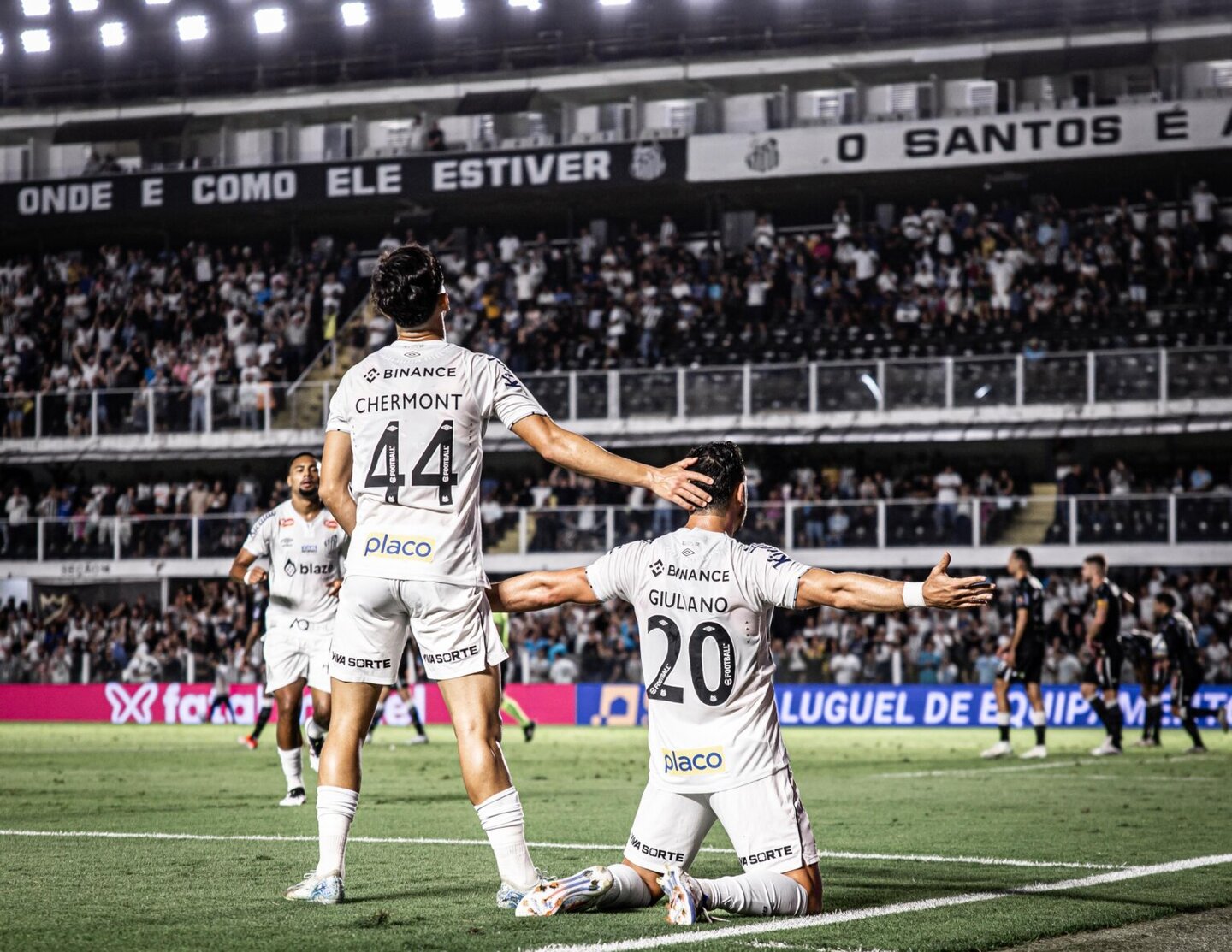 Mesmo não realizando um grande jogo, o Santos conseguiu mais uma vitória na Série B, neste sábado (28/9)