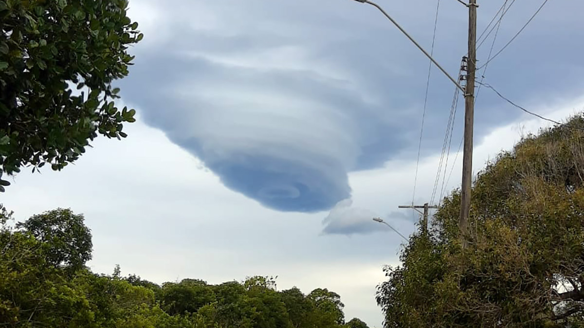 As Nuvens Lenticulares se formam em altitude e se alinham conforme a direção dos ventos