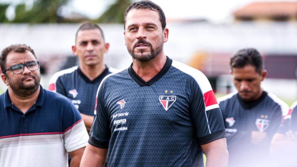 Nos últimos anos, Copertino atuou como auxiliar de Vanderlei Luxemburgo