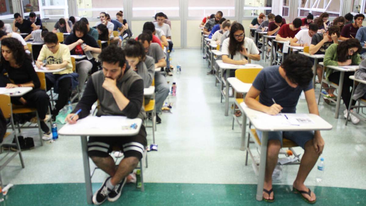 Diversas escolas particulares de Praia Grande, no litoral de SP, abriram vagas para bolsas de estudos