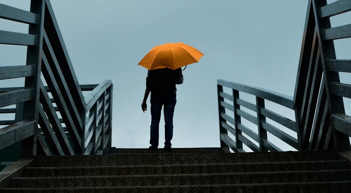 Efeitos moderados de um ciclone no mar e nova frente fria alteram o clima no litoral de SP