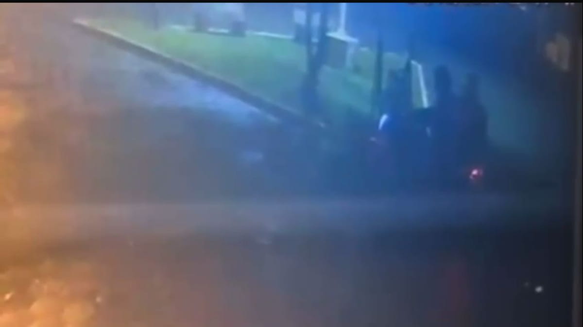 Foram efetuados 7 disparos ao todo, sendo quatro contra a academia do prefeito e três contra a casa da candidata