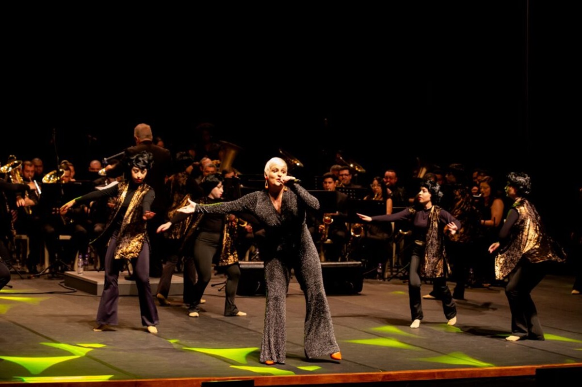 Músicas de Elis Regina serão interpretadas pela cantora Rafa Laranja