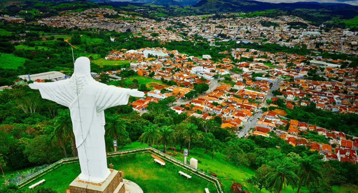 Estátua do Cristo Redentor, em São José do Rio Pardo