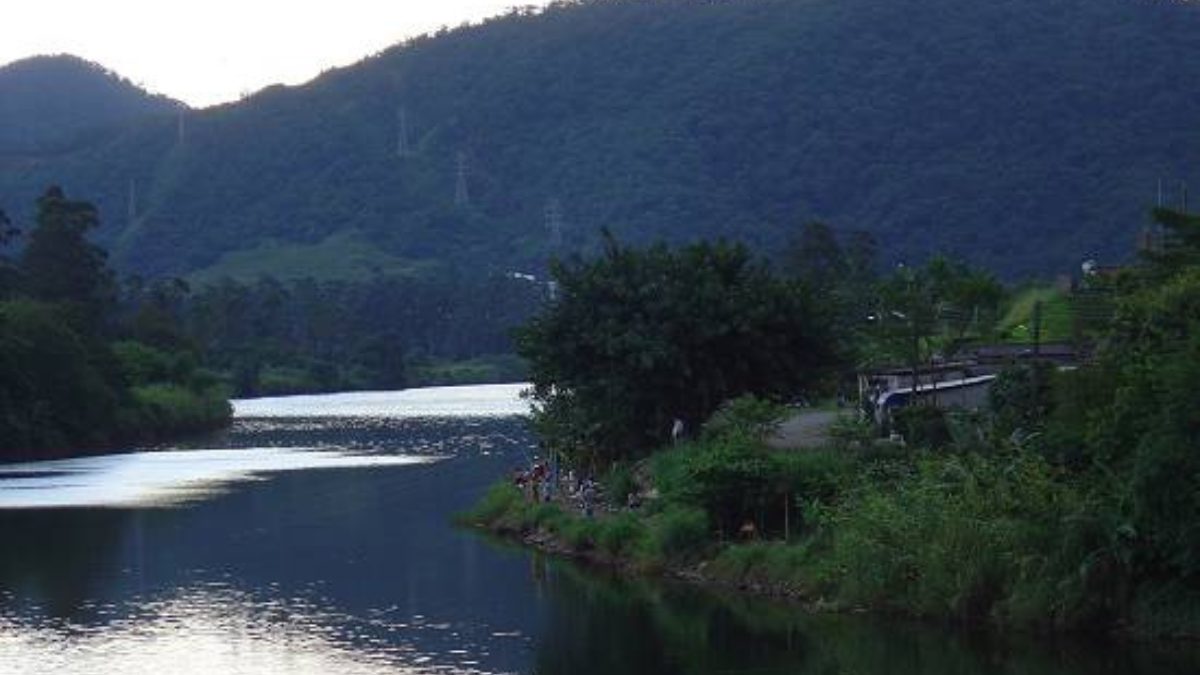 Rio Paranhos fica na Vila Esperança, em Cubatão