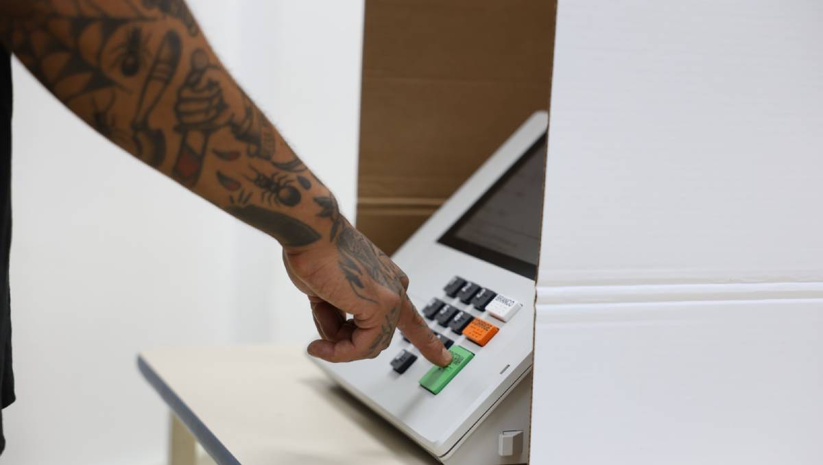 A maioria absoluta considera pela menos metade dos votos válidos