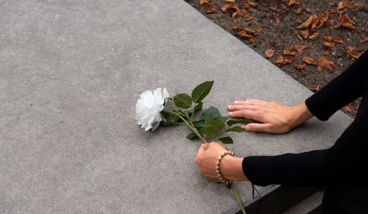 A Prefeitura de Guarujá trabalhou durante todo o mês de outubro para deixar os três cemitérios municipais prontos para receberem visitantes no Dia de Finados