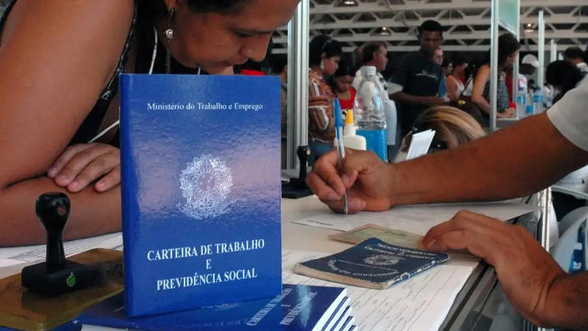 Ao todo, são 11.059 vagas em processos seletivos da Baixada Santista e outras regiões