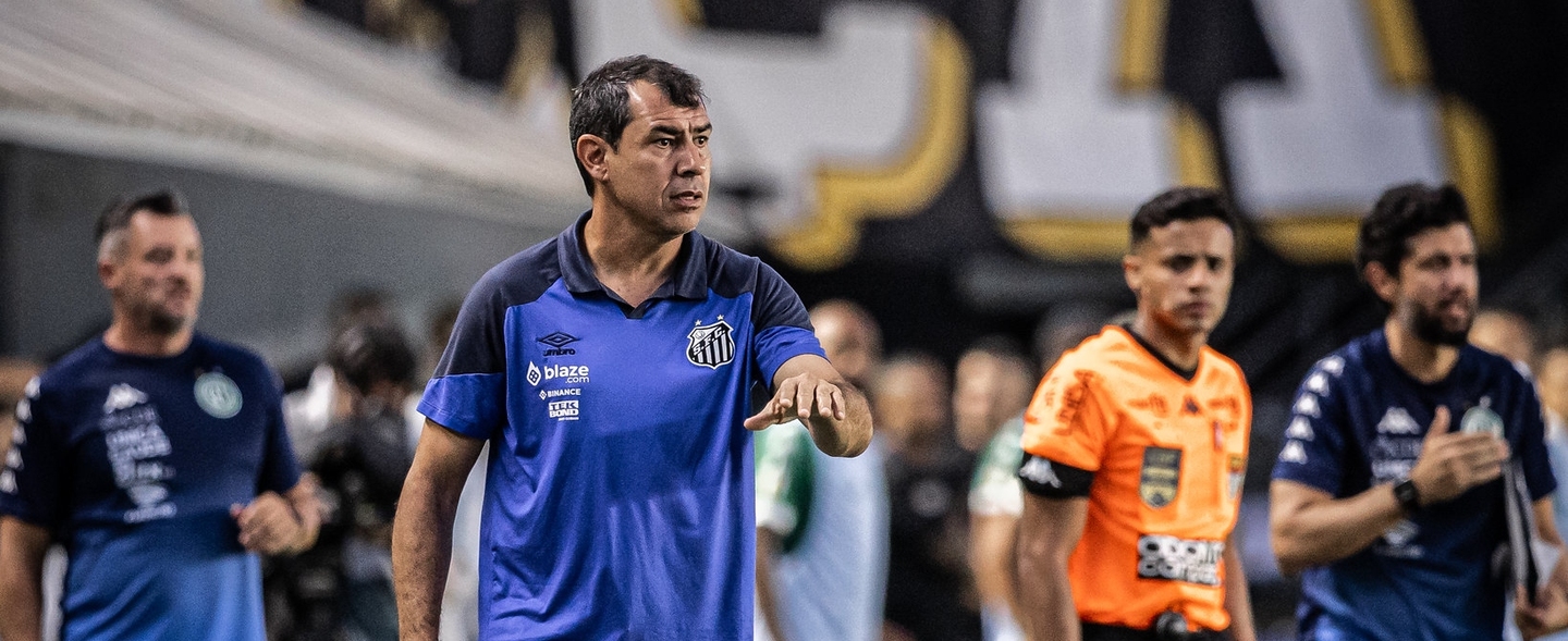 Carille enfrentava críticas constantes, especialmente pelo desempenho irregular da equipe durante o ano