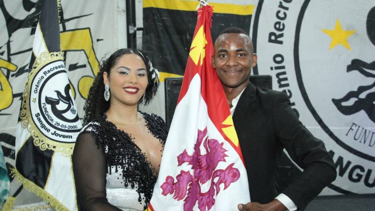 Durante os quase cinco minutos de clipe, o espectador faz uma viagem pela história de São Vicente