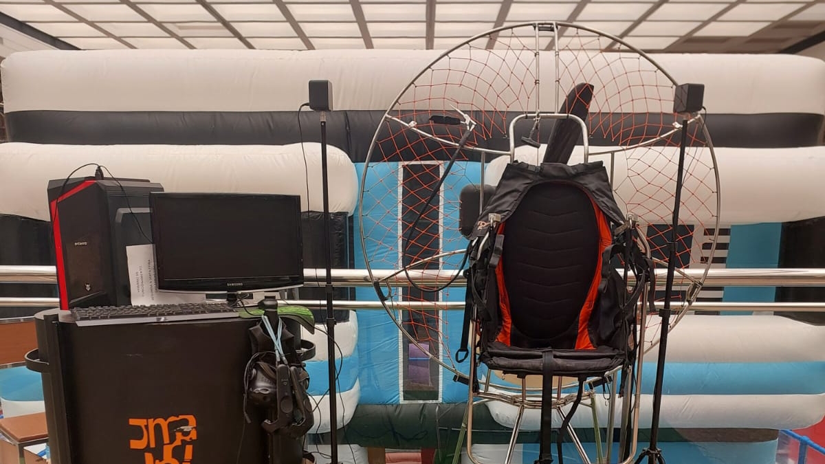 Um dos atrativos para os visitantes é o simulador de realidade virtual